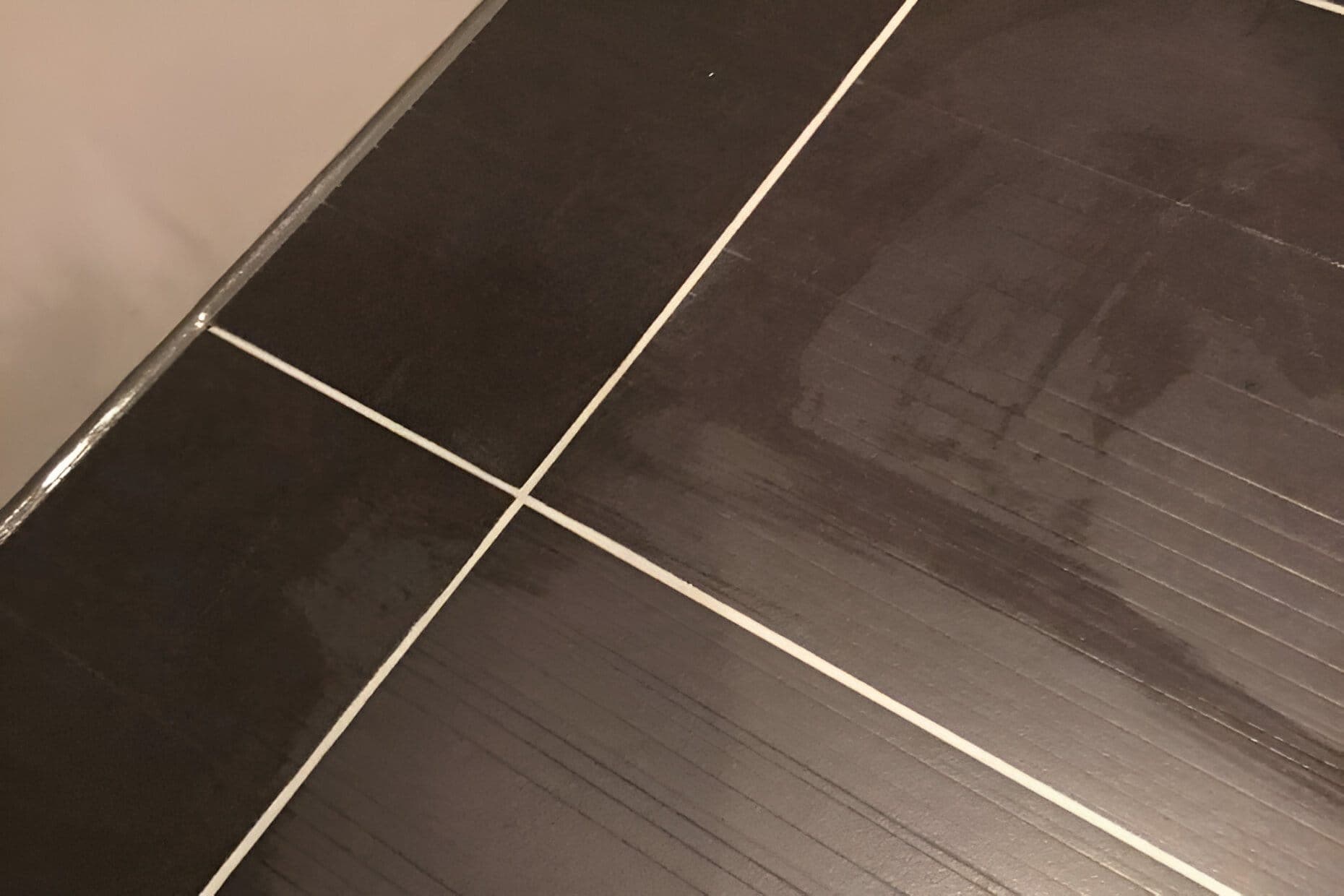 Voegen tegels herstellen