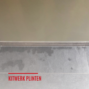 Kitwerk Plinten door kitking